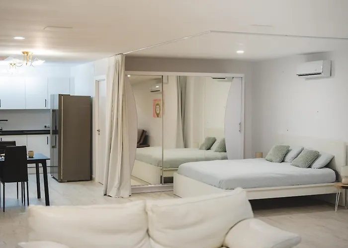 Dom wakacyjny New - Mija Basement Loft Steps From - Perfect For Sun And Sport Seekers Marbella